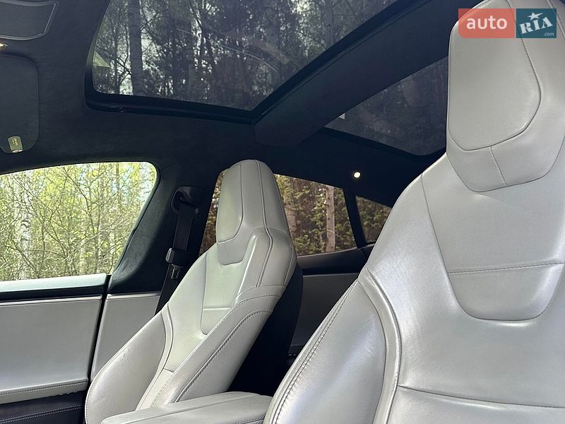 Ліфтбек Tesla Model S 2015 в Києві