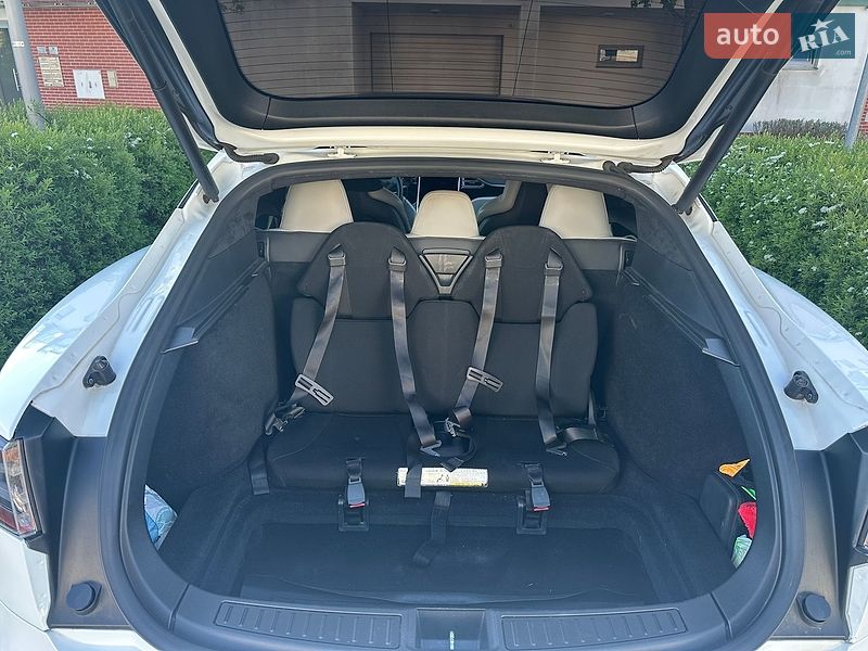 Ліфтбек Tesla Model S 2015 в Києві