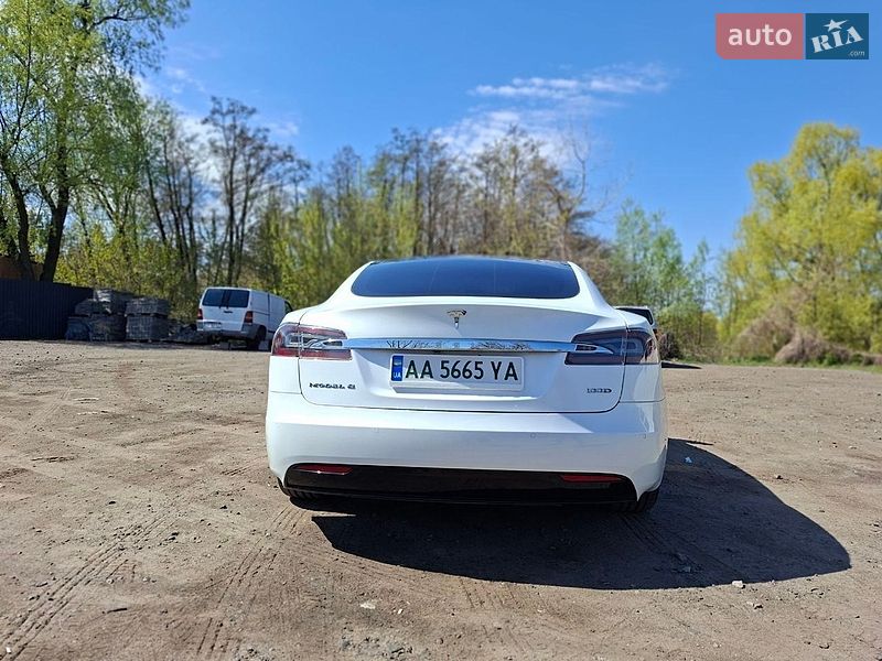 Ліфтбек Tesla Model S 2017 в Києві