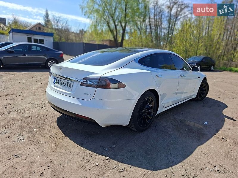 Ліфтбек Tesla Model S 2017 в Києві
