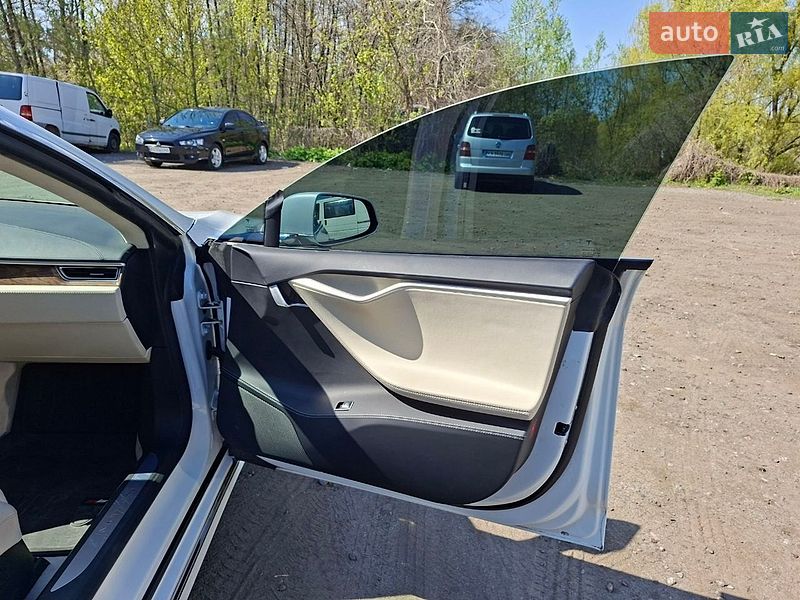 Ліфтбек Tesla Model S 2017 в Києві