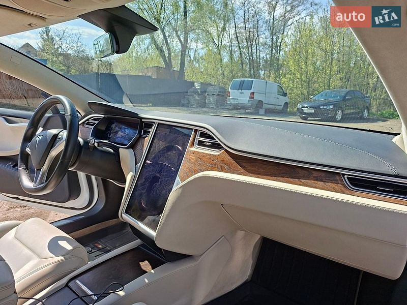 Ліфтбек Tesla Model S 2017 в Києві