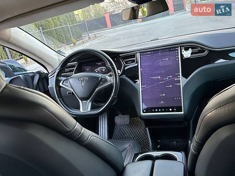Лифтбек Tesla Model S 2015 в Львове