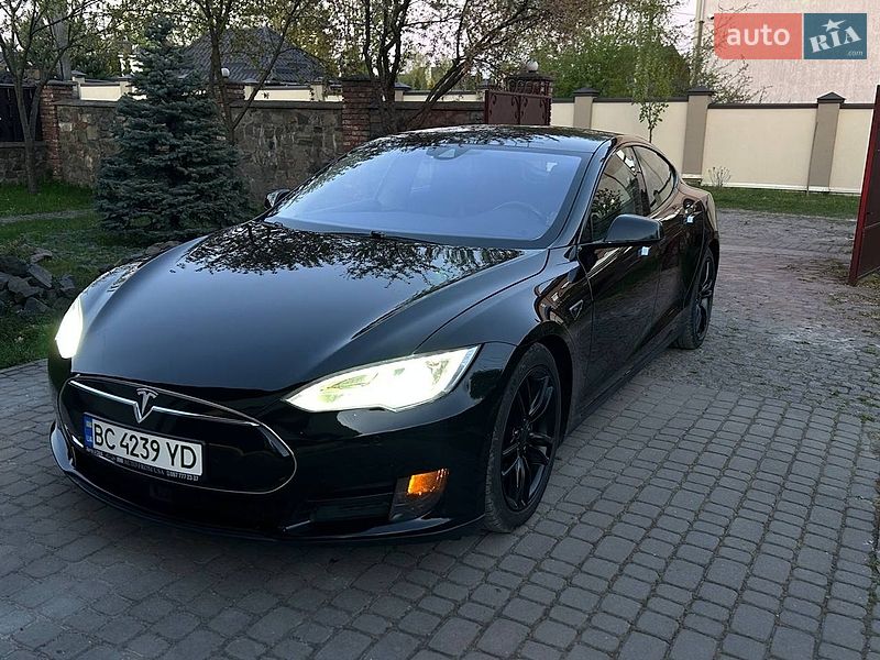 Лифтбек Tesla Model S 2015 в Львове