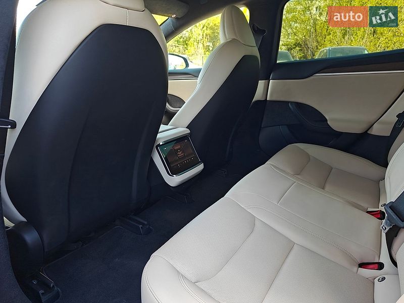 Лифтбек Tesla Model S 2021 в Львове