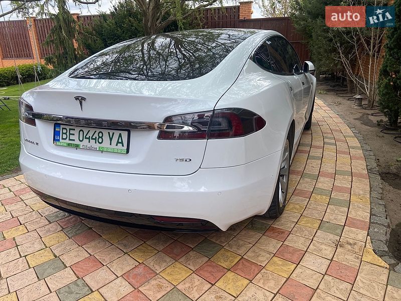Ліфтбек Tesla Model S 2016 в Миколаєві