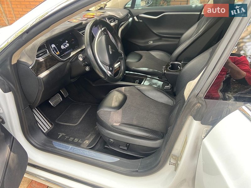 Ліфтбек Tesla Model S 2016 в Миколаєві
