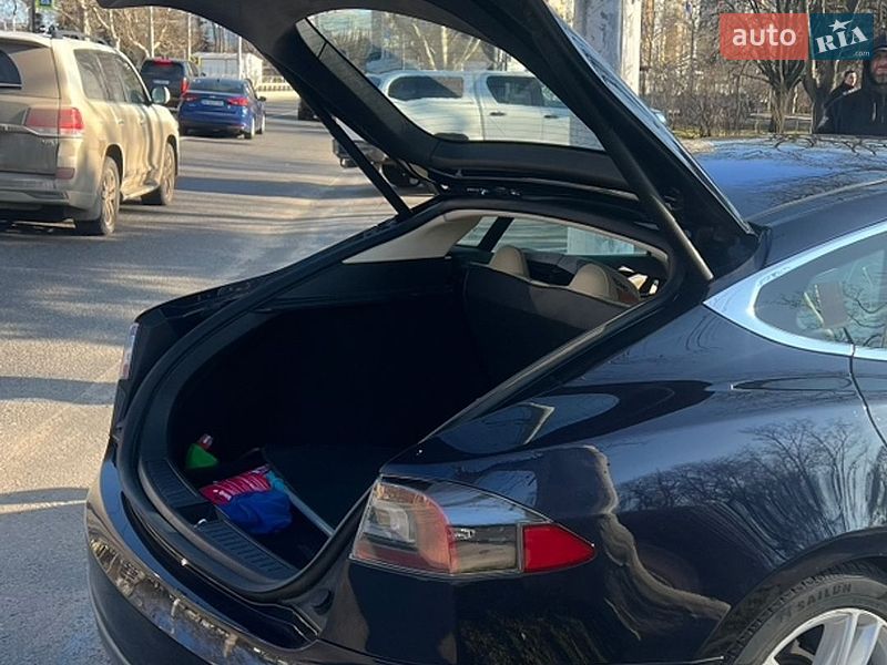 Лифтбек Tesla Model S 2013 в Одессе