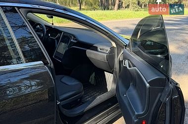 Лифтбек Tesla Model S 2014 в Валках
