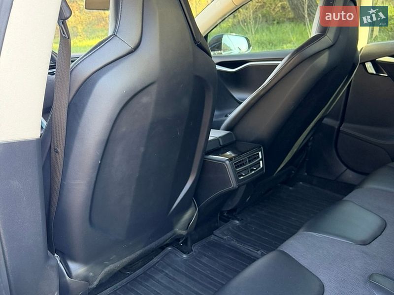 Лифтбек Tesla Model S 2014 в Валках