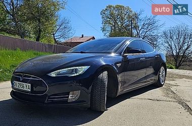 Ліфтбек Tesla Model S 2013 в Чернівцях
