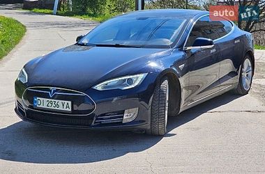Ліфтбек Tesla Model S 2013 в Чернівцях