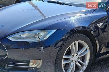 Ліфтбек Tesla Model S 2013 в Чернівцях