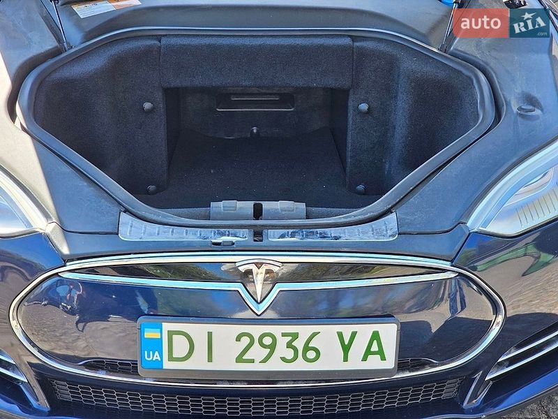 Ліфтбек Tesla Model S 2013 в Чернівцях