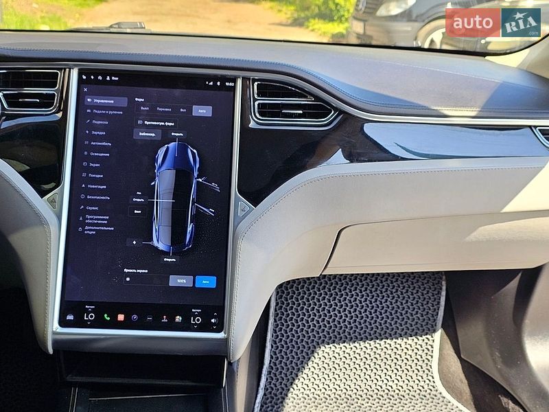 Ліфтбек Tesla Model S 2013 в Чернівцях