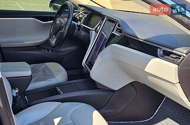 Ліфтбек Tesla Model S 2013 в Чернівцях
