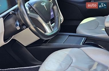 Ліфтбек Tesla Model S 2013 в Чернівцях