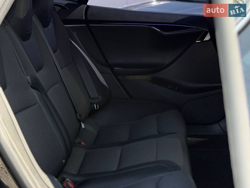 Ліфтбек Tesla Model S 2018 в Чернівцях