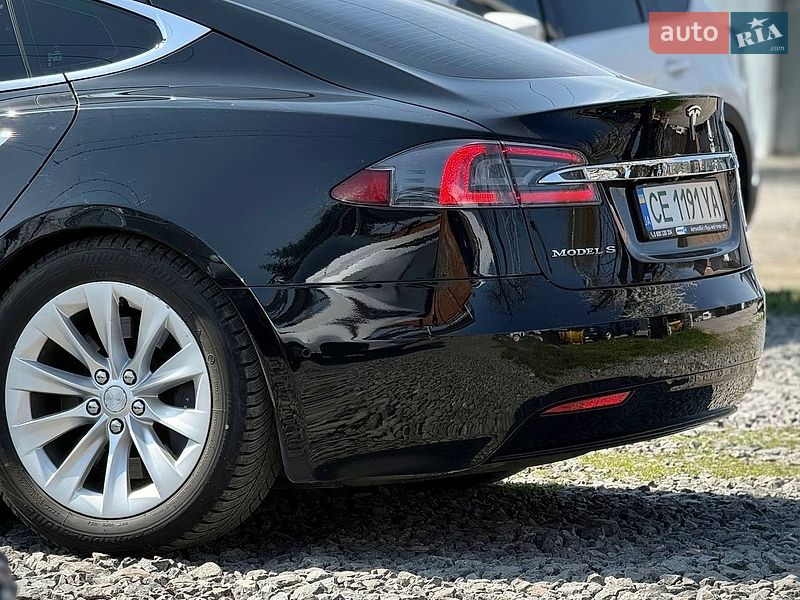 Ліфтбек Tesla Model S 2018 в Чернівцях