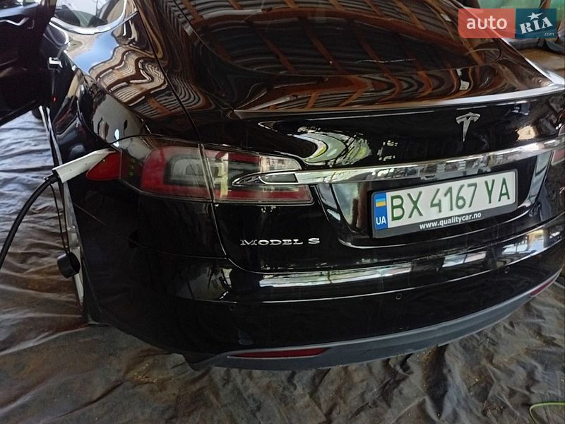Ліфтбек Tesla Model S 2013 в Кам'янець-Подільському