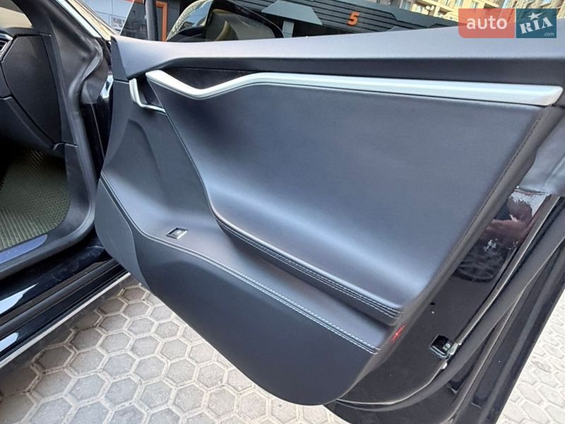 Лифтбек Tesla Model S 2017 в Одессе