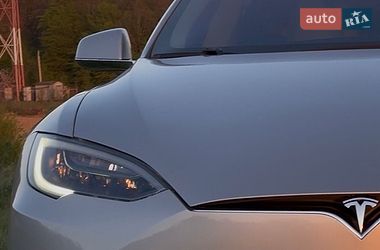 Лифтбек Tesla Model S 2016 в Ивано-Франковске