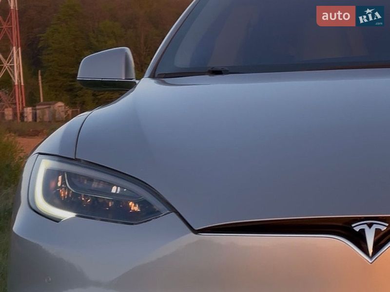 Лифтбек Tesla Model S 2016 в Ивано-Франковске