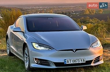 Лифтбек Tesla Model S 2016 в Ивано-Франковске