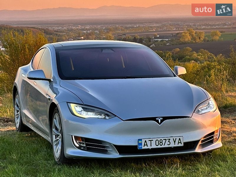 Лифтбек Tesla Model S 2016 в Ивано-Франковске