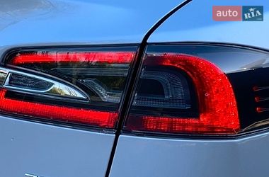 Лифтбек Tesla Model S 2016 в Ивано-Франковске