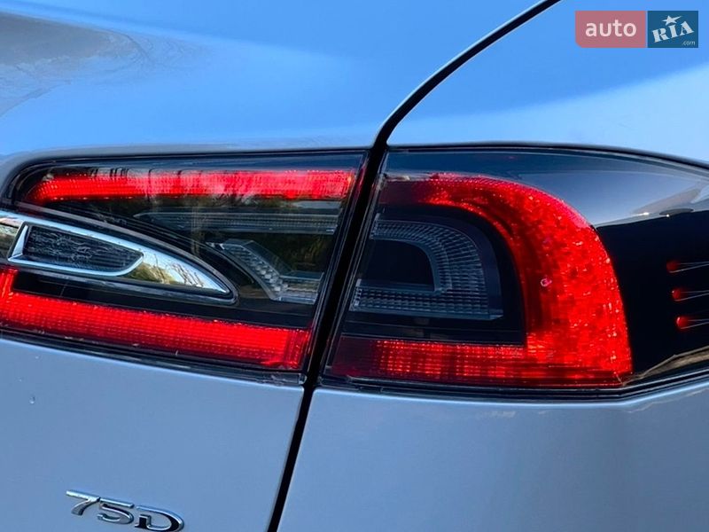 Лифтбек Tesla Model S 2016 в Ивано-Франковске