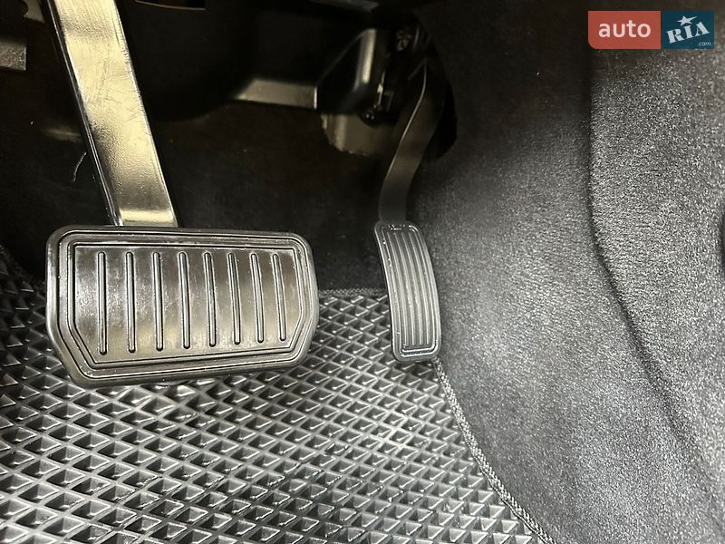 Лифтбек Tesla Model S 2016 в Ивано-Франковске