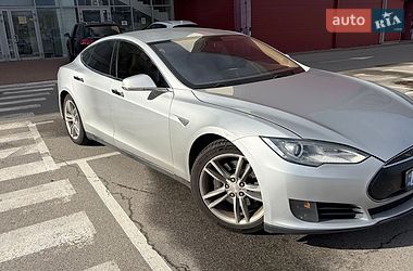 Ліфтбек Tesla Model S 2013 в Києві