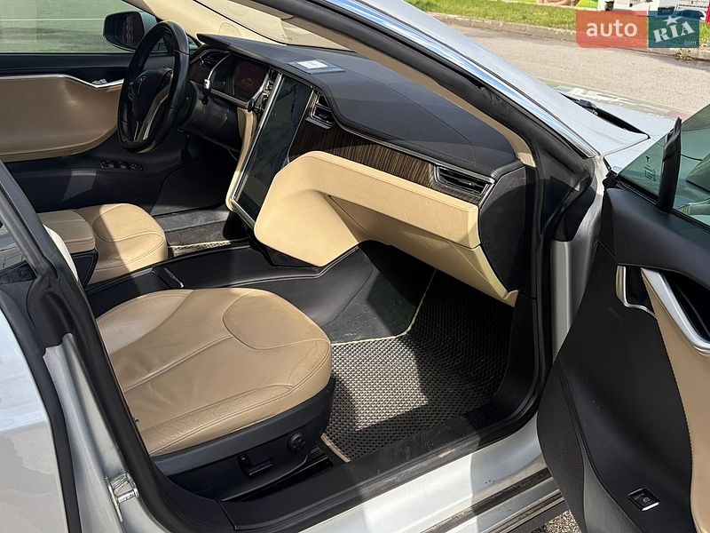 Ліфтбек Tesla Model S 2013 в Києві
