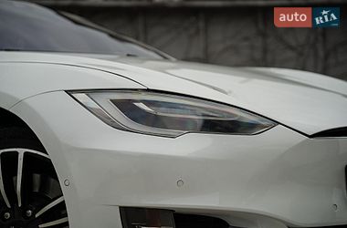 Лифтбек Tesla Model S 2016 в Черновцах