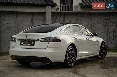 Лифтбек Tesla Model S 2016 в Черновцах