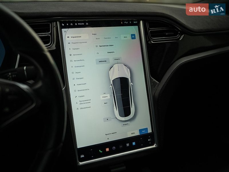 Лифтбек Tesla Model S 2016 в Черновцах