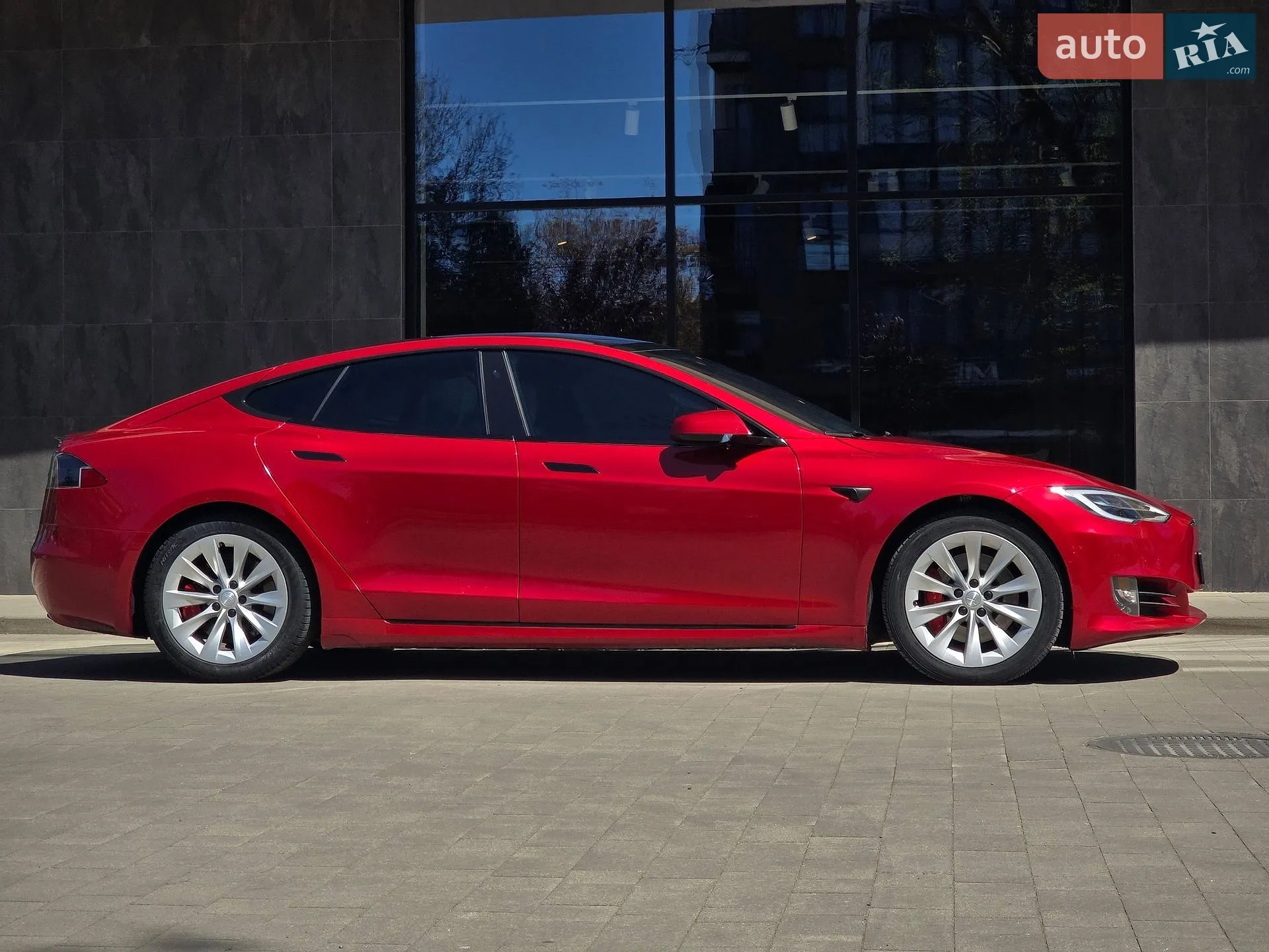 2020 Tesla Model S - фото 1