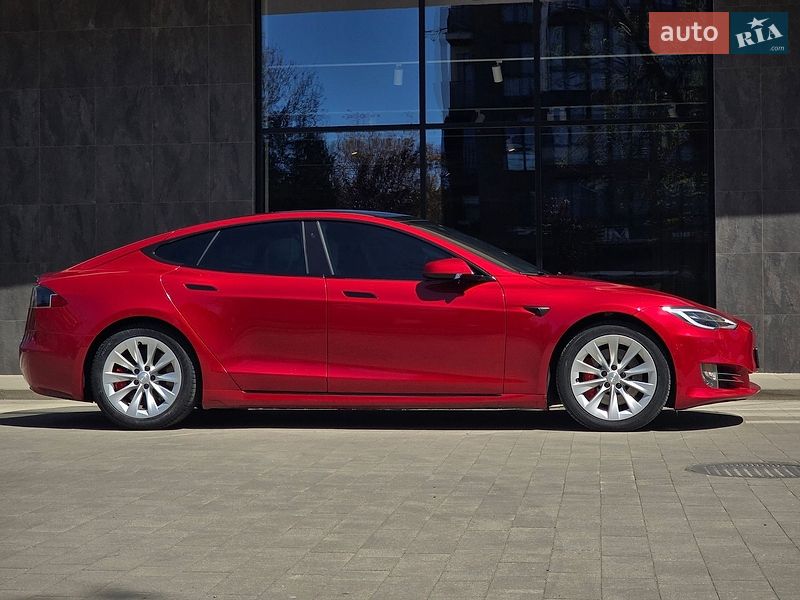 Tesla Model S 2020