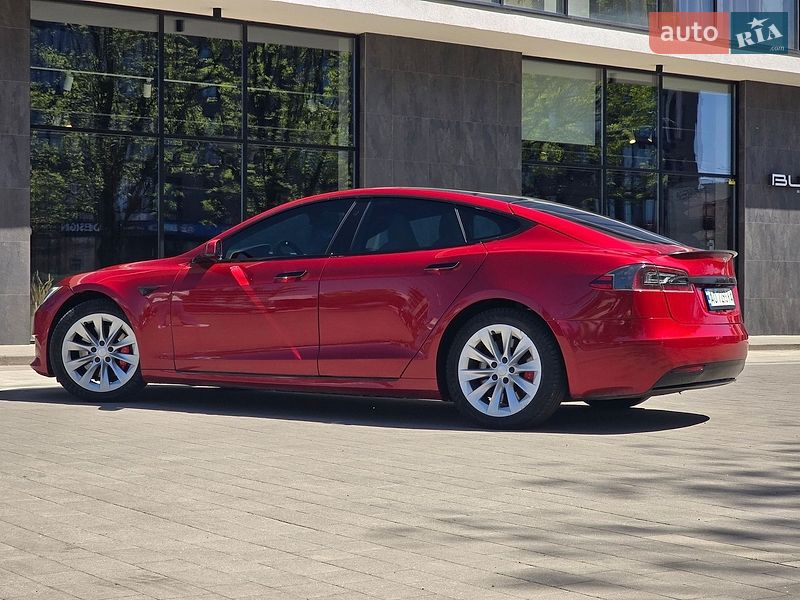 Лифтбек Tesla Model S 2020 в Ужгороде