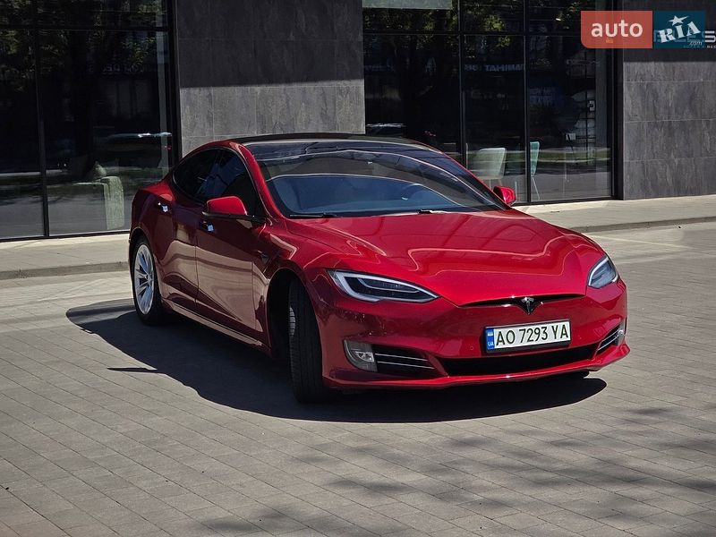 Tesla Model S 2020
