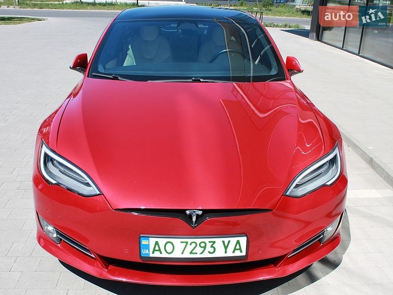 Лифтбек Tesla Model S 2020 в Ужгороде