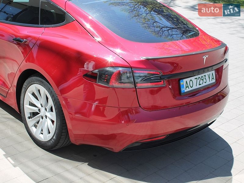 Лифтбек Tesla Model S 2020 в Ужгороде