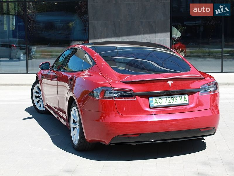 Лифтбек Tesla Model S 2020 в Ужгороде
