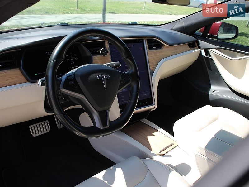 Лифтбек Tesla Model S 2020 в Ужгороде