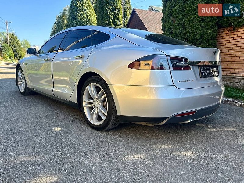 Лифтбек Tesla Model S 2013 в Киеве