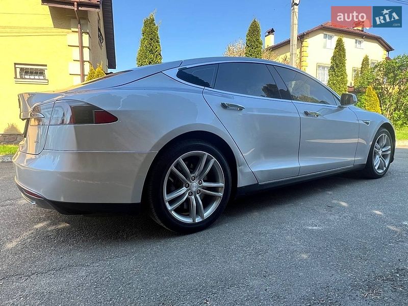 Лифтбек Tesla Model S 2013 в Киеве