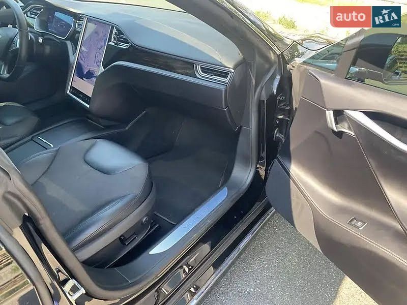 Лифтбек Tesla Model S 2016 в Киеве