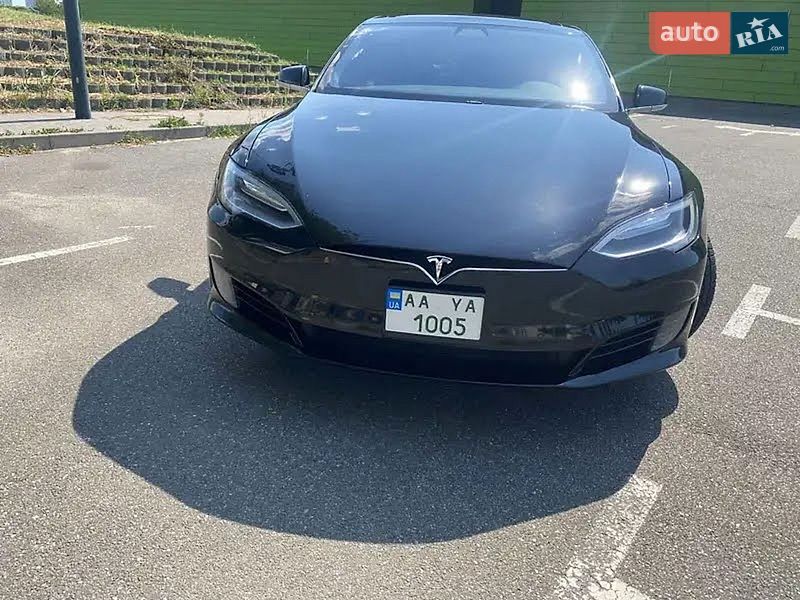 Лифтбек Tesla Model S 2016 в Киеве