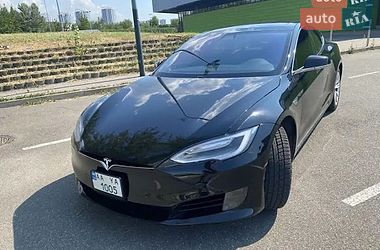 Лифтбек Tesla Model S 2016 в Киеве